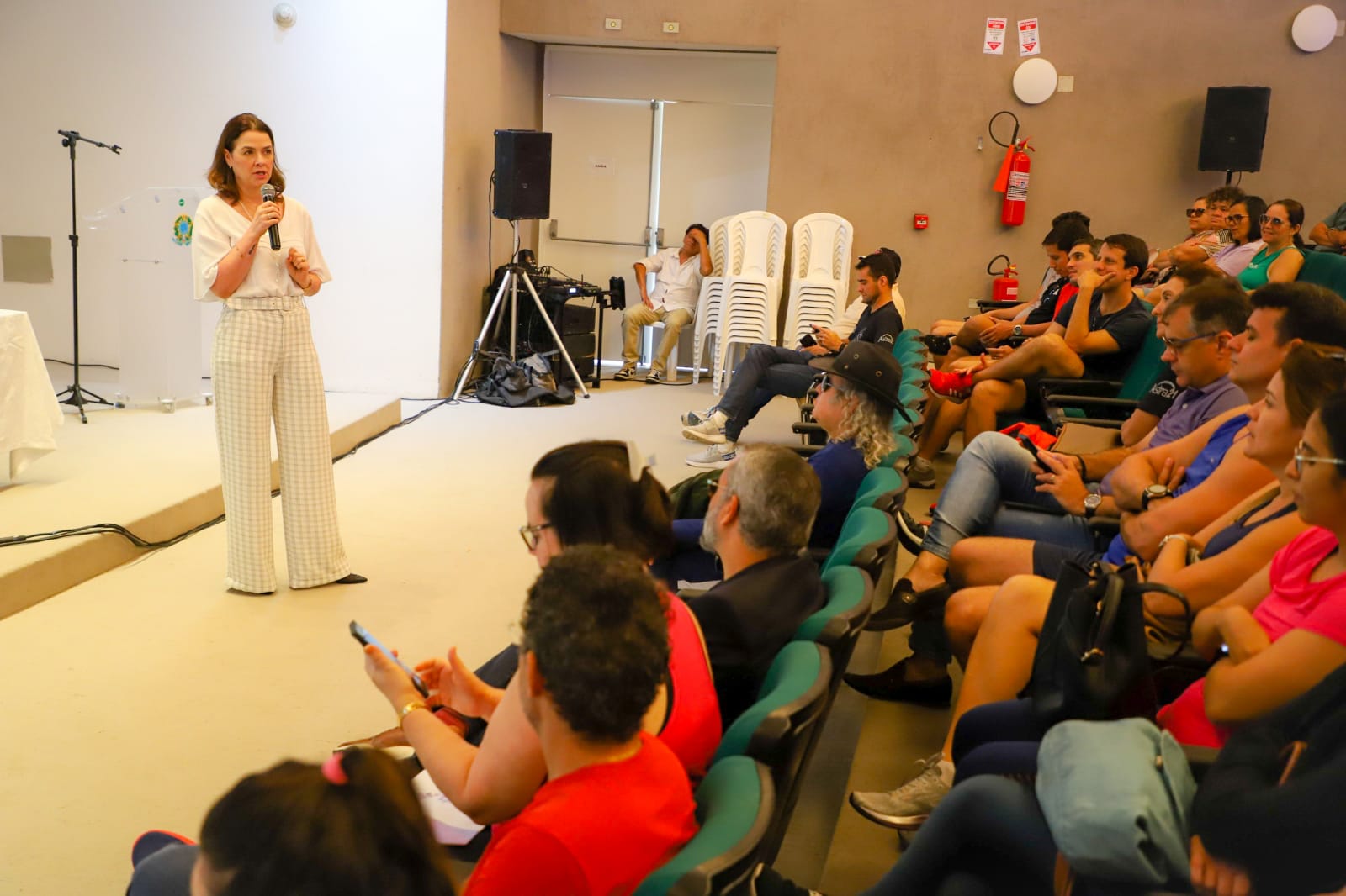 Cristina Hahn em palestra